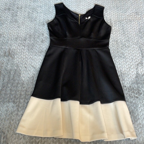 NWT Dress Barn Midi Dress. Black and Cream.  Sleeveless. Back Zipper. Lined.  12 - Picture 6 of 15